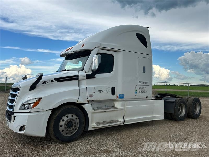 Freightliner Cascadia 126 6x4 T/A Sleeper Truck Tractor (Inoper وحدات الجر
