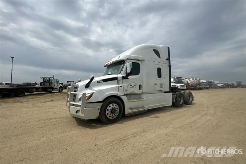 Freightliner Cascadia 126 6x4 T/A Sleeper Truck Tractor Trekkvogner