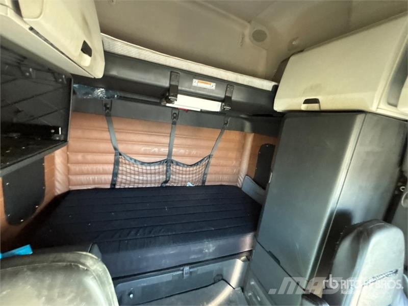 Freightliner Cascadia 126 6x4 T/A Sleeper Truck Tractor (Inoper Tegljači