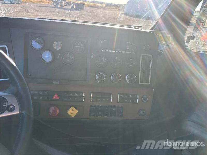 Freightliner Cascadia 126 6x4 T/A Sleeper Truck Tractor Cavalos mecânicos