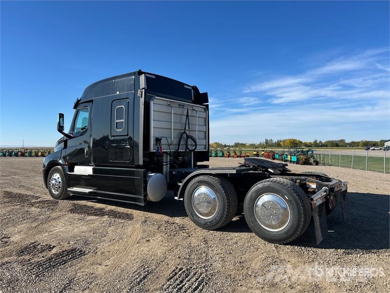 Freightliner Cascadia 126 6x4 T/A Sleeper Truck Tractor Седельные тягачи