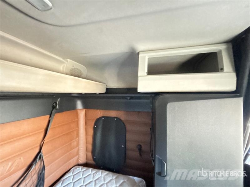 Freightliner Cascadia 126 T/A Sleeper Truck Tractor Влекачи