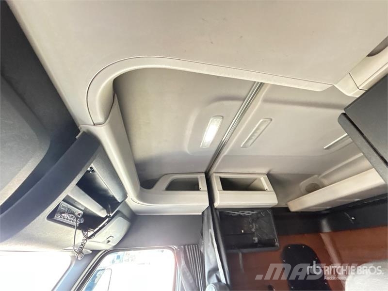 Freightliner Cascadia 126 6x4 T/A Sleeper Truck Tractor Τράκτορες