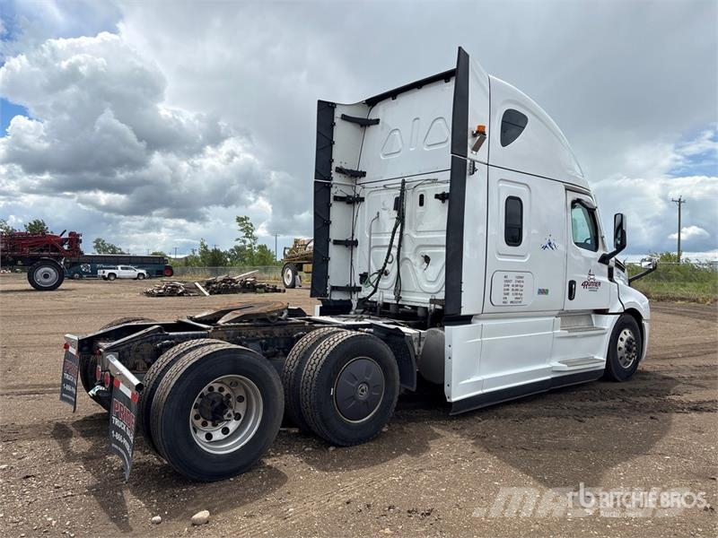 Freightliner Cascadia 126 6x4 T/A Sleeper Truck Tractor Camiones tractor
