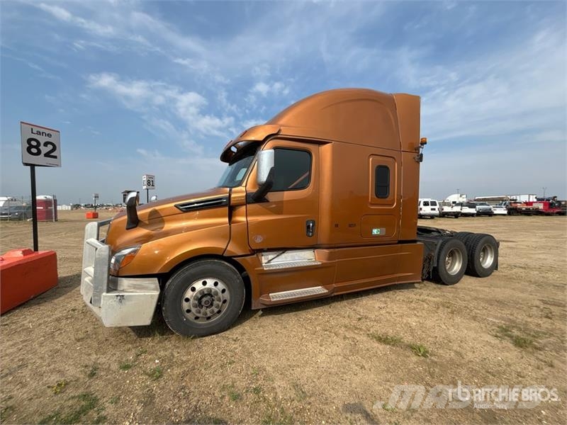 Freightliner Cascadia 126 6x4 T/A Sleeper Truck Tractor (Inoper Motrici e Trattori Stradali