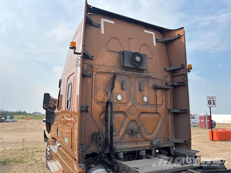 Freightliner Cascadia 126 6x4 T/A Sleeper Truck Tractor (Inoper Motrici e Trattori Stradali