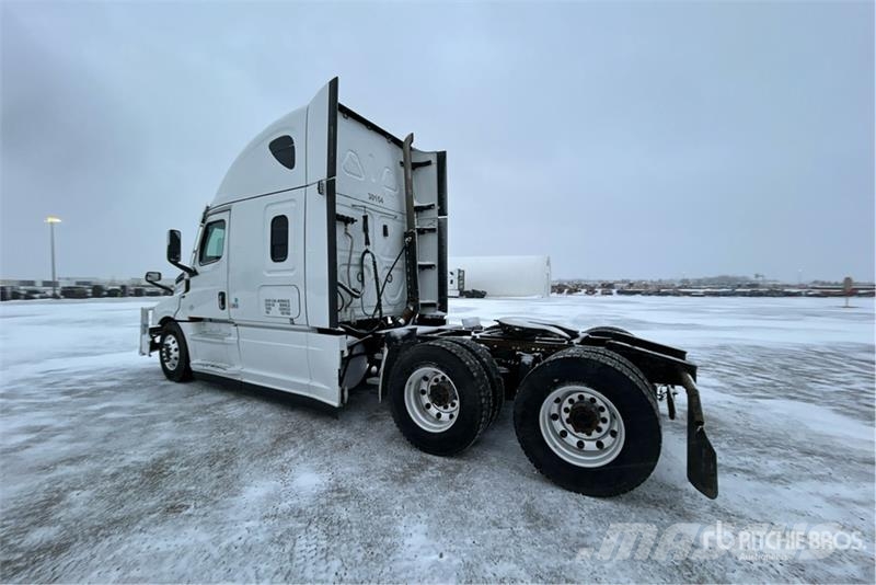 Freightliner Cascadia 126 6x4 T/A Sleeper Truck Tractor Naudoti vilkikai