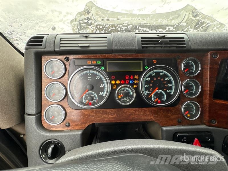 Freightliner Cascadia 125 6x4 T/A Sleeper Truck Tractor Sattelzugmaschinen