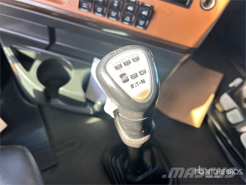 Freightliner Cascadia 126 6x4 T/A Sleeper Truck Tractor Traktorske jedinice