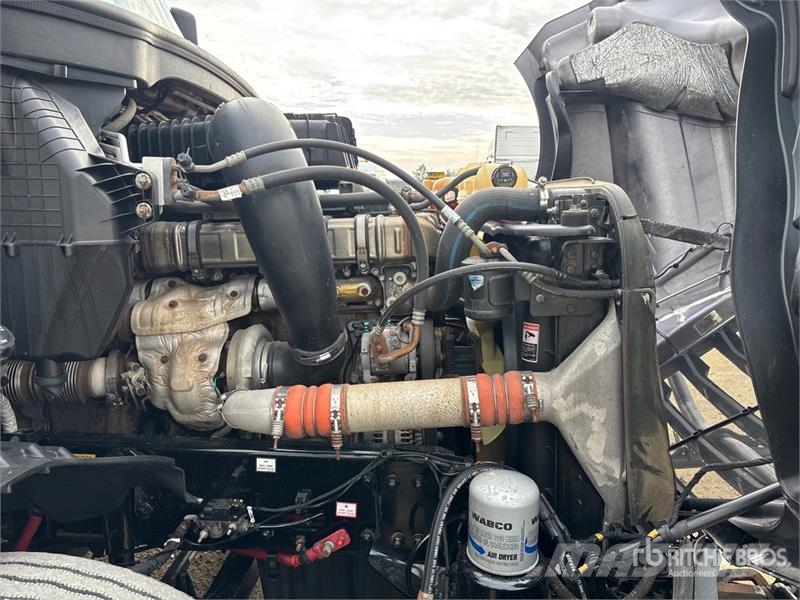Freightliner Cascadia 126 6x4 T/A Sleeper Truck Tractor Sattelzugmaschinen