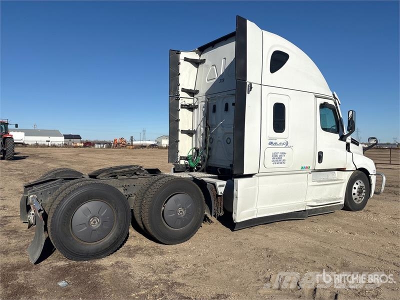 Freightliner Cascadia 126 6x4 T/A Sleeper Truck Tractor Влекачи