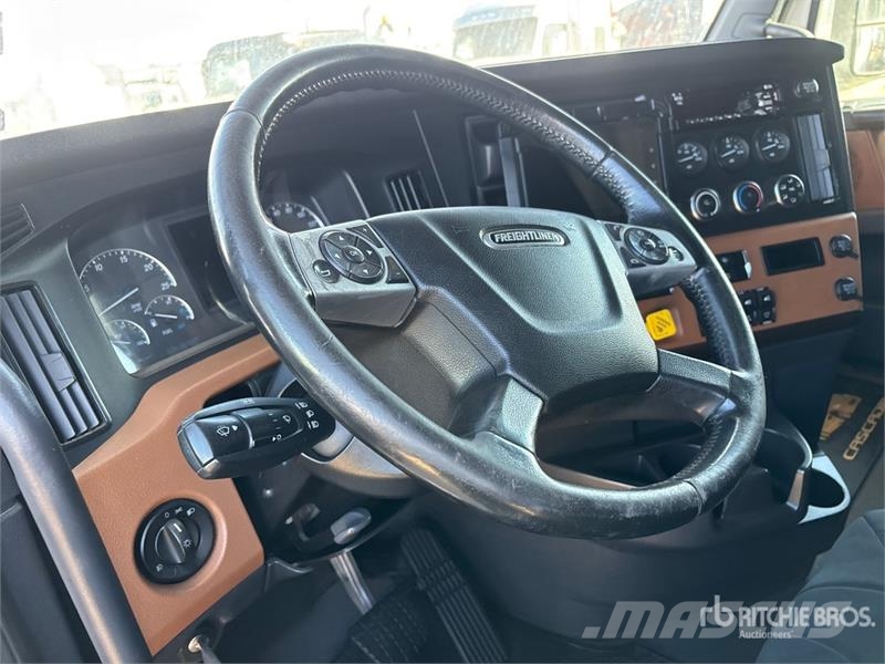 Freightliner Cascadia 126 6x4 T/A Sleeper Truck Tractor Motrici e Trattori Stradali