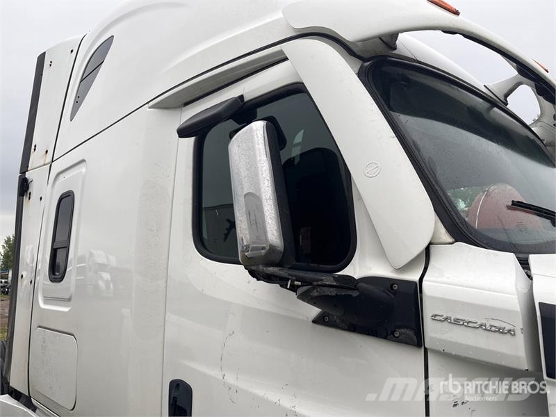 Freightliner Cascadia 126 6x4 T/A Sleeper Truck Tractor Autotractoare