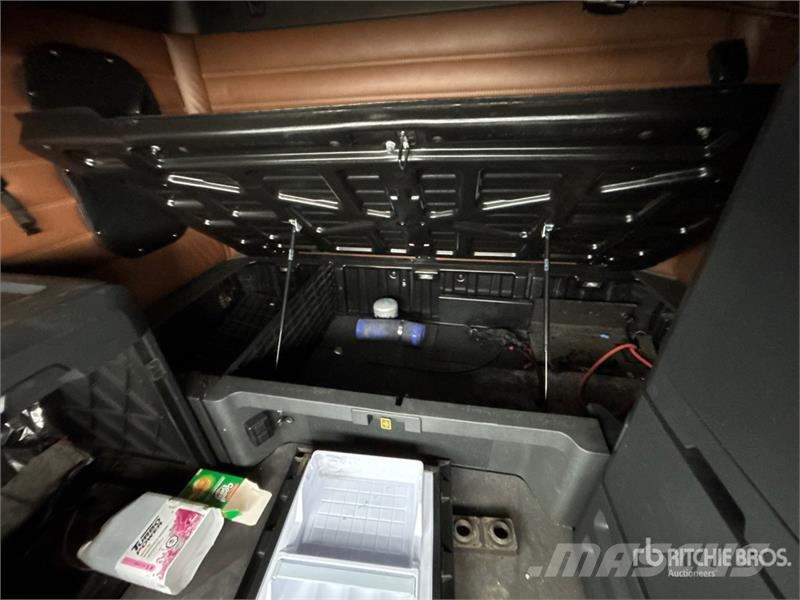 Freightliner Cascadia 126 6x4 T/A Sleeper Truck Tractor (Inoper Truck Tractor Units