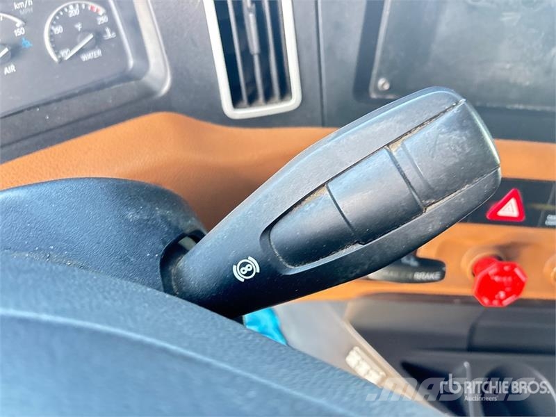 Freightliner Cascadia 126 6x4 T/A Sleeper Truck Tractor Седельные тягачи