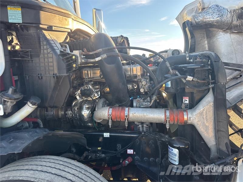 Freightliner Cascadia 6x4 T/A Sleeper Truck Tractor Trekkers