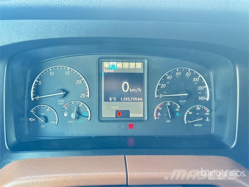 Freightliner Cascadia 126 T/A Sleeper Truck Tractor Влекачи