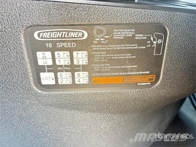 Freightliner Cascadia 126 6x4 T/A Sleeper Truck Tractor Седельные тягачи