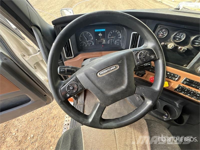 Freightliner Cascadia 126 T/A Sleeper Truck Tractor Cavalos mecânicos