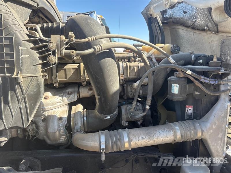 Freightliner Cascadia 126 6x4 T/A Sleeper Truck Tractor Тягачі