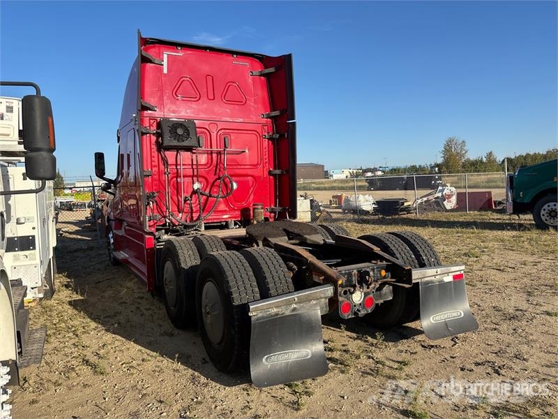 Freightliner Cascadia 126 6x4 T/A Sleeper Truck Tractor Traktorske jedinice