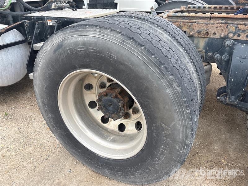 Freightliner Cascadia 6x4 T/A Sleeper Truck Tractor (Inoperable Cabezas tractoras