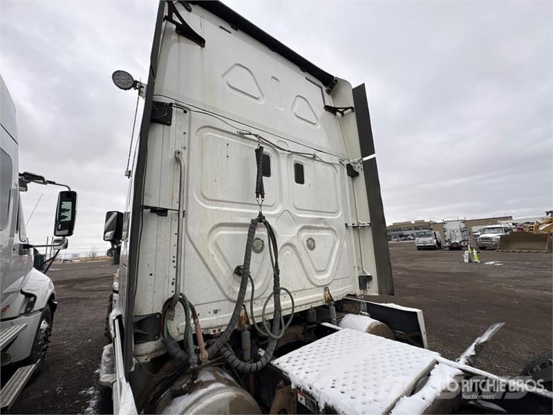Freightliner Cascadia 125 6x4 T/A Sleeper Truck Tractor Sattelzugmaschinen