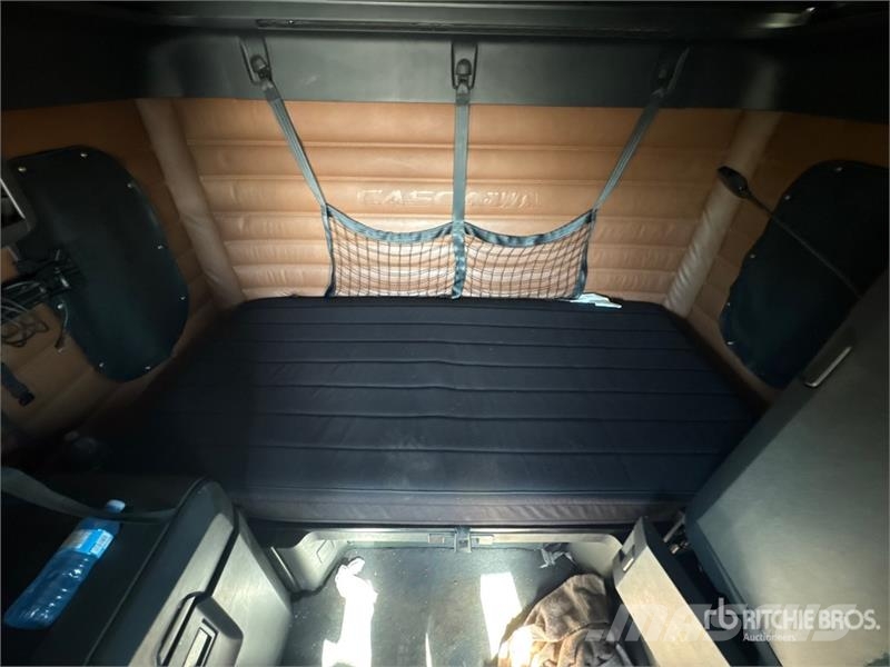 Freightliner Cascadia 126 T/A Sleeper Truck Tractor Camiones tractor