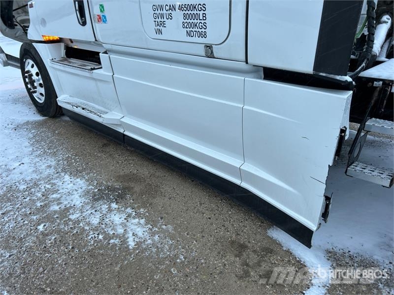 Freightliner Cascadia 126 6x4 T/A Sleeper Truck Tractor Naudoti vilkikai