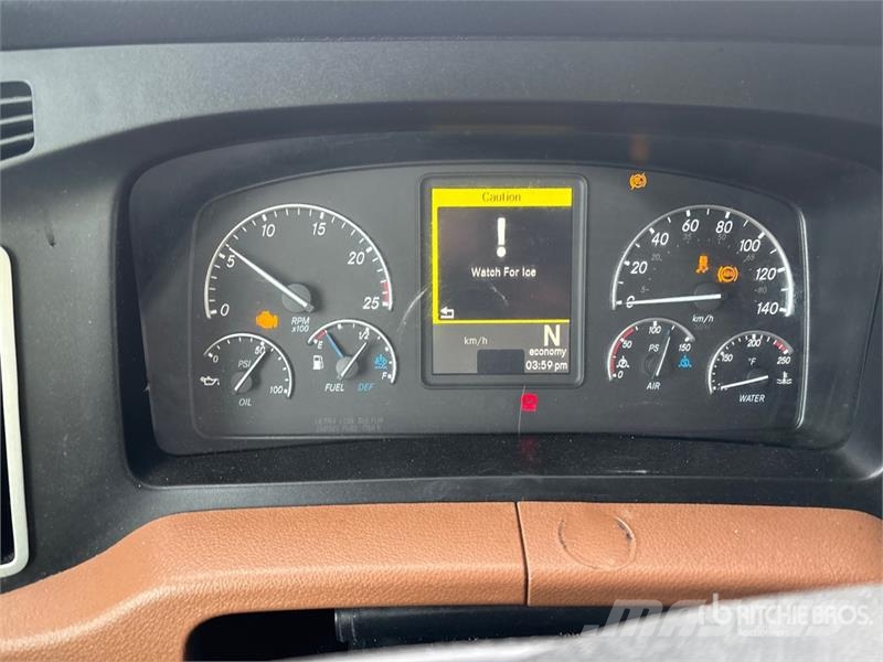 Freightliner Cascadia 126 6x4 T/A Sleeper Truck Tractor Тягачі
