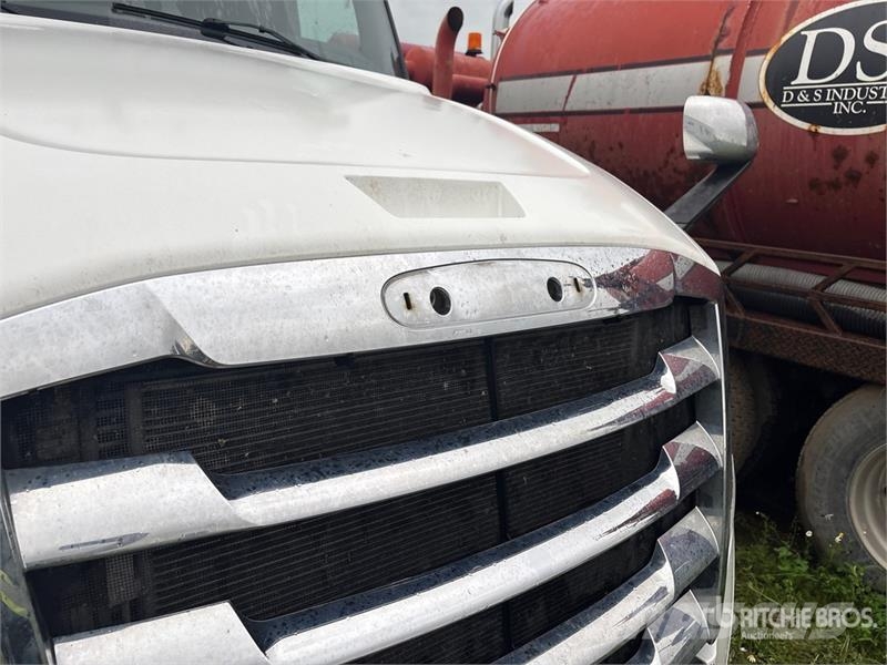 Freightliner Cascadia 126 6x4 T/A Sleeper Truck Tractor Autotractoare