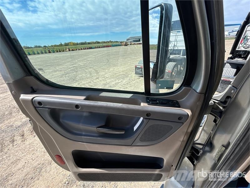 Freightliner Cascadia 125 6x4 T/A Sleeper Truck Tractor Τράκτορες