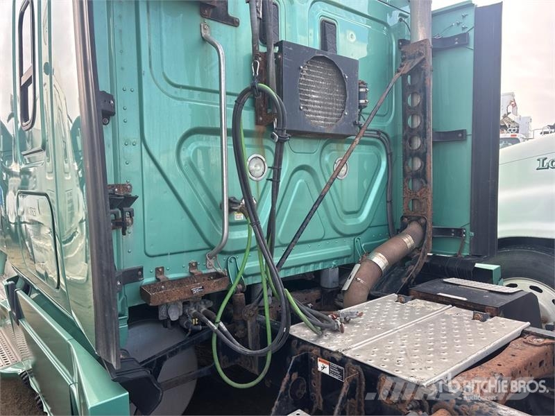 Freightliner Cascadia 125 6x4 T/A Sleeper Truck Tractor (Inoper Motrici e Trattori Stradali