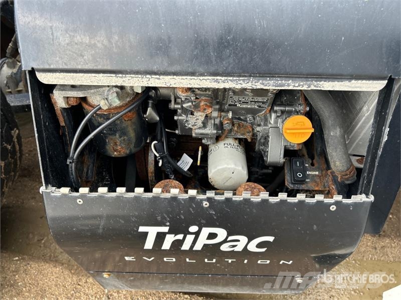 Freightliner Cascadia 126 6x4 T/A Sleeper Truck Tractor (Inoper وحدات الجر