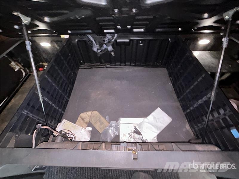 Freightliner Cascadia 126 6x4 T/A Sleeper Truck Tractor Truck Tractor Units