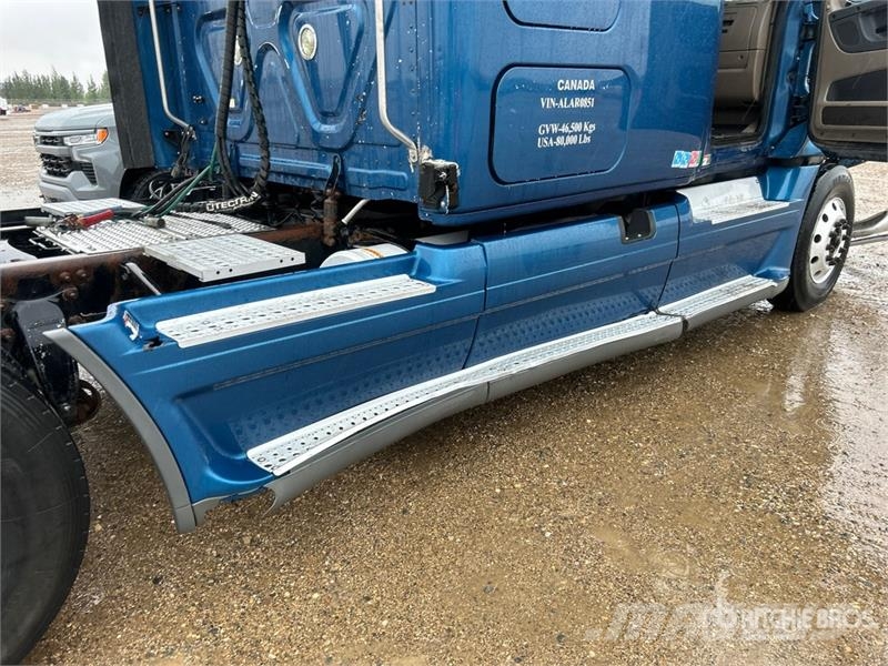 Freightliner Cascadia 125 6x4 T/A Sleeper Truck Tractor Motrici e Trattori Stradali
