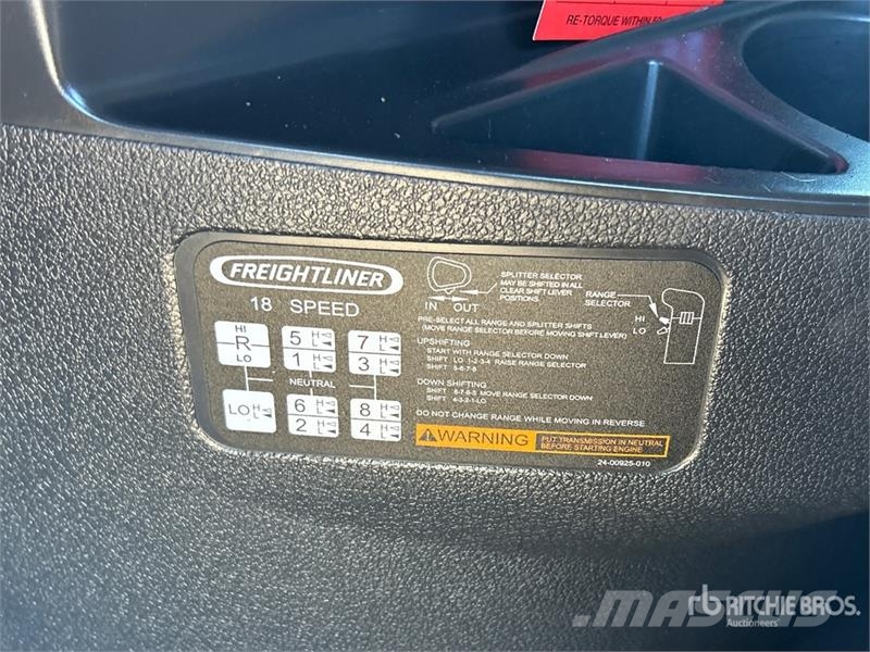 Freightliner Cascadia 126 6x4 T/A Sleeper Truck Tractor Седельные тягачи