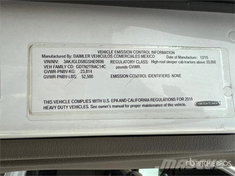 Freightliner Cascadia 125 6x4 T/A Sleeper Truck Tractor Vetopöytäautot