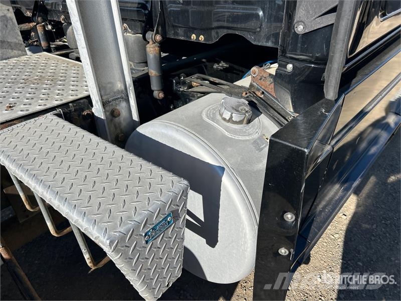 Freightliner Cascadia 126 6x4 T/A Sleeper Truck Tractor Седельные тягачи