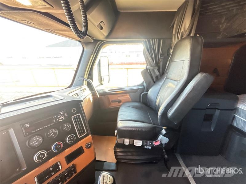 Freightliner Cascadia 126 T/A Sleeper Truck Tractor Влекачи