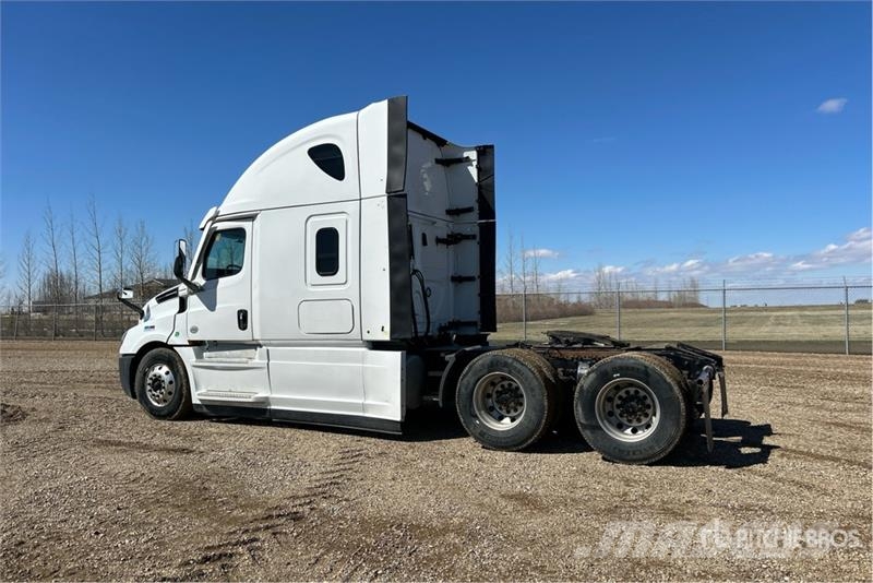 Freightliner Cascadia 6x4 T/A Sleeper Truck Tractor Vilcēji