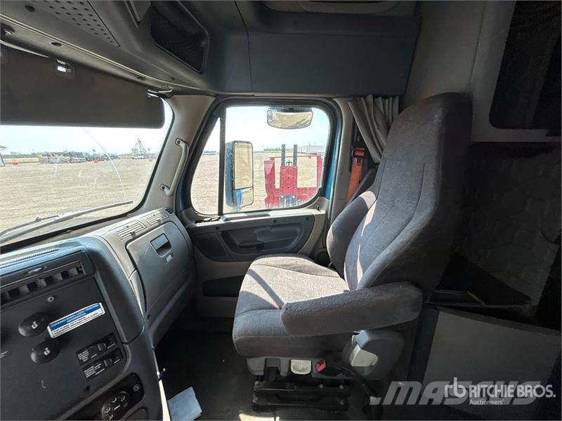 Freightliner Cascadia 125 6x4 T/A Sleeper Truck Tractor Седельные тягачи