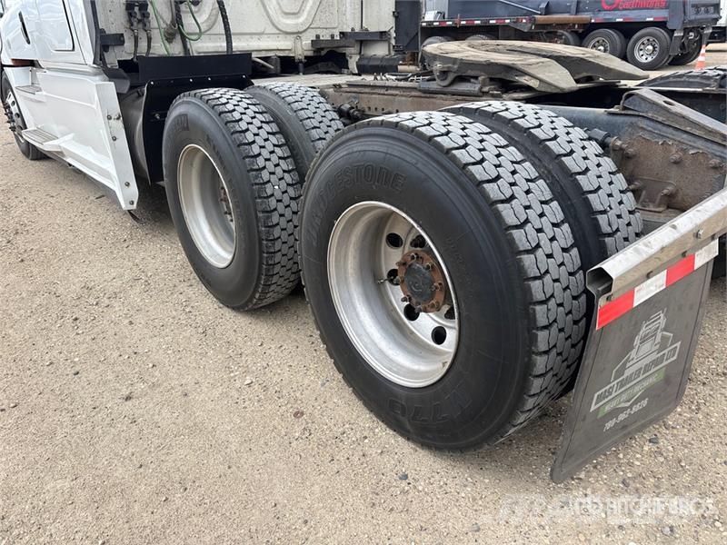 Freightliner Cascadia 126 6x4 T/A Sleeper Truck Tractor Vilcēji