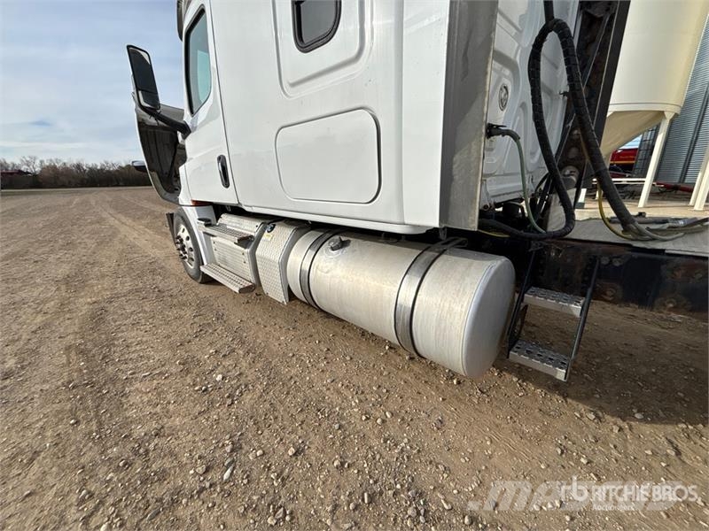 Freightliner Cascadia 126 T/A Sleeper Truck Tractor Cavalos mecânicos