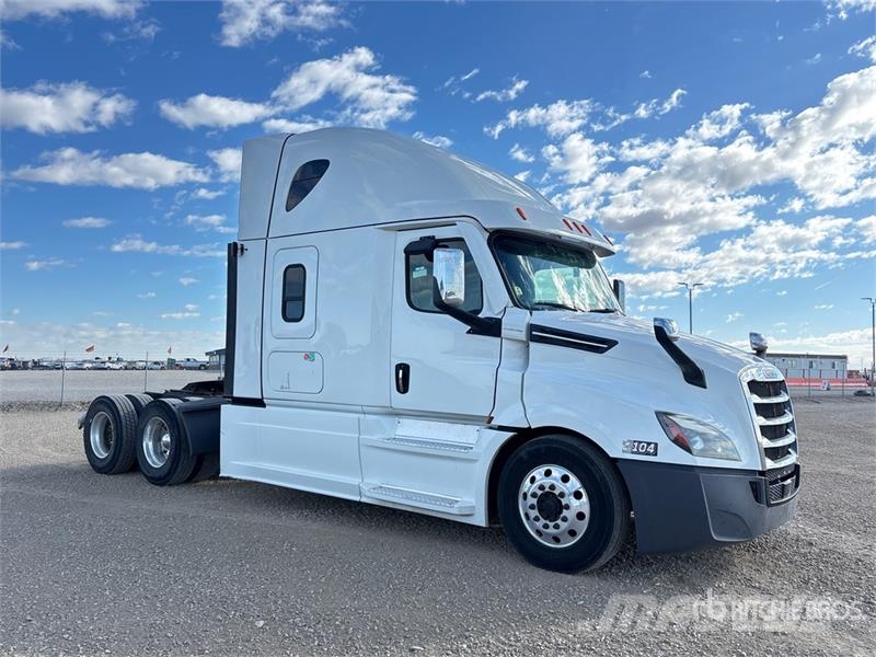 Freightliner Cascadia 126 6x4 T/A Sleeper Truck Tractor Ciągniki siodłowe