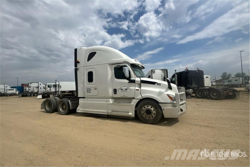 Freightliner Cascadia 126 6x4 T/A Sleeper Truck Tractor Trekkvogner