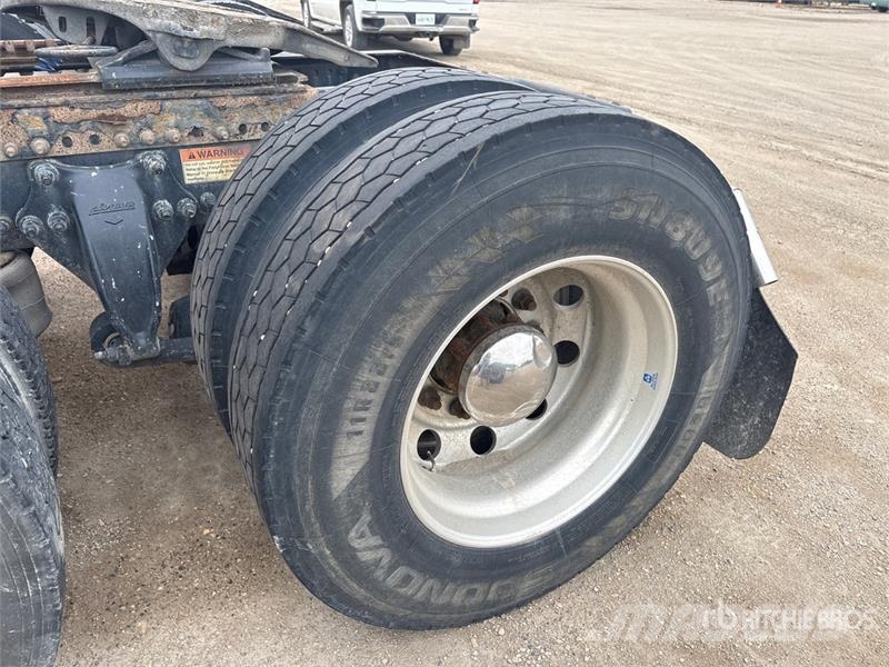 Freightliner Cascadia 6x4 T/A Sleeper Truck Tractor (Inoperable Cabezas tractoras