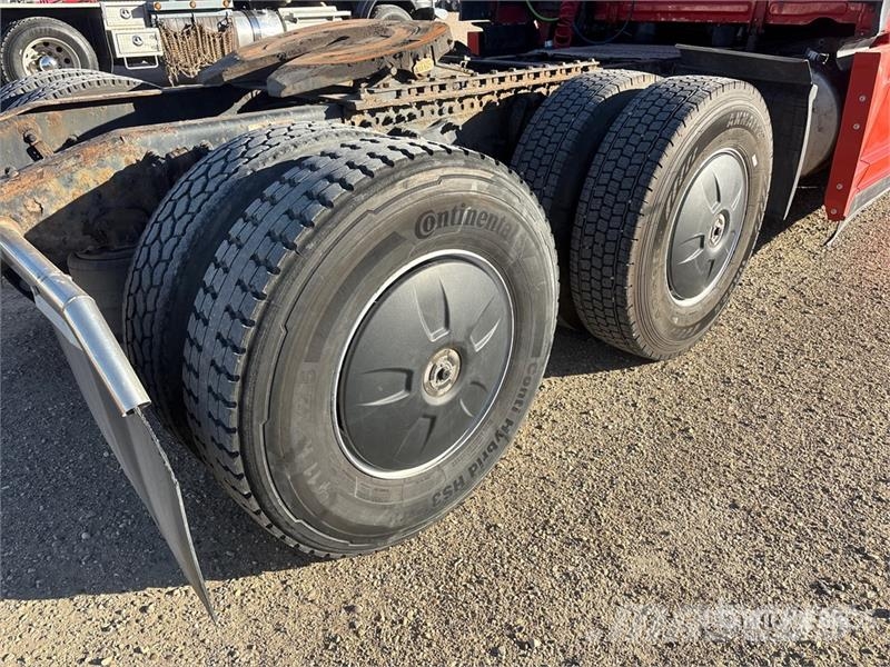 Freightliner Cascadia 126 6x4 T/A Sleeper Truck Tractor Cavalos mecânicos