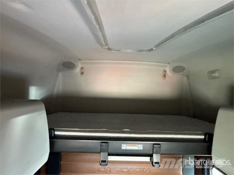 Freightliner Cascadia 126 6x4 T/A Sleeper Truck Tractor (Inoper Motrici e Trattori Stradali