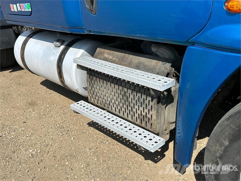 Freightliner Cascadia 125 6x4 T/A Sleeper Truck Tractor Седельные тягачи